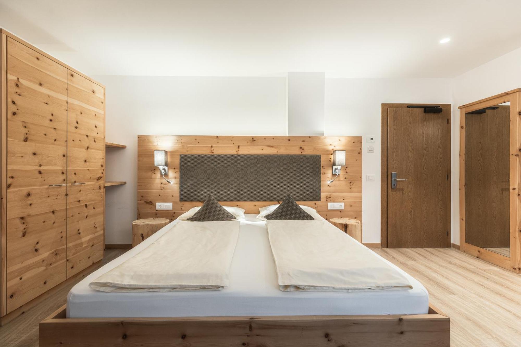 Hotel La Pineta Selva di Val Gardena Szoba fotó